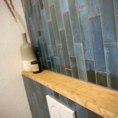 WC Abmauerung 
Eiche Massiv 
Baumkante Natur